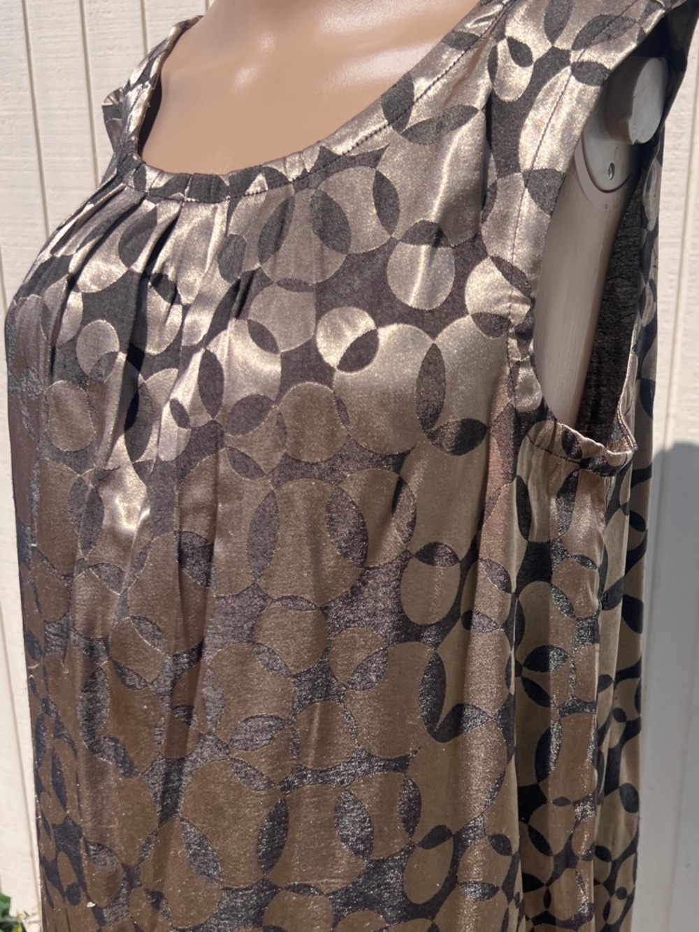 Liz Lange Maternity Gold Brown Patterned Sleeveless Blouse Size L - Picture 2 of 6